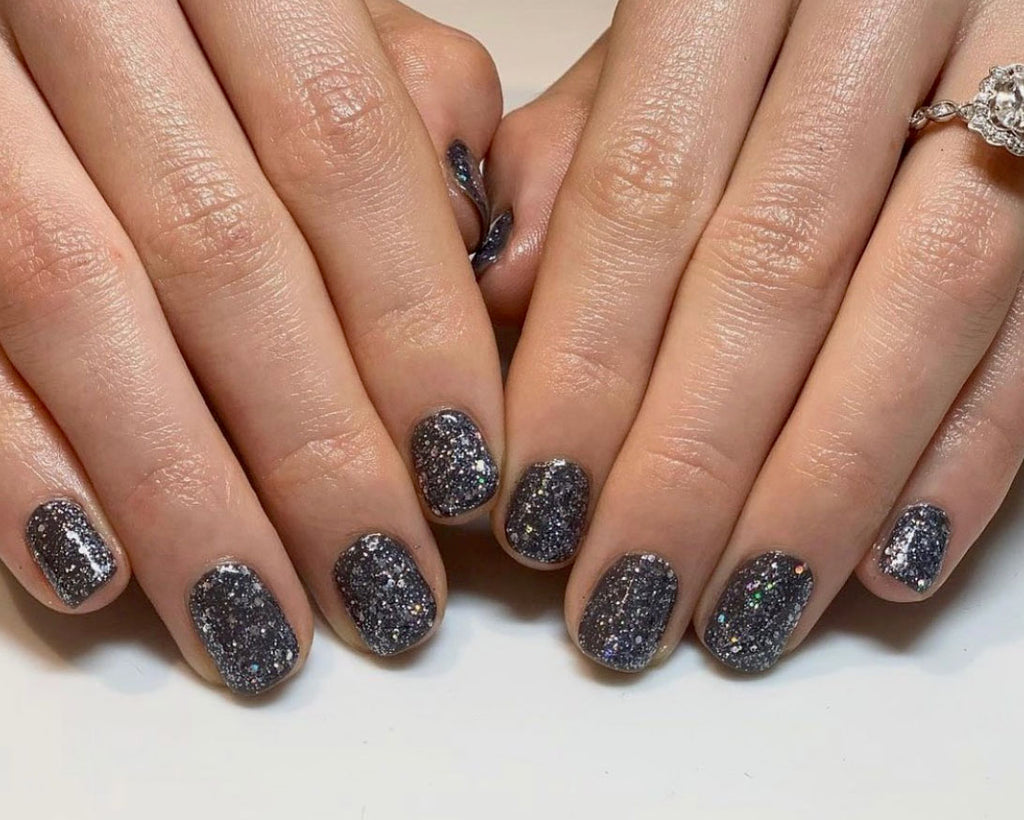 The Two Biggest New Year’s Nail Trends